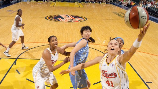 不愿当NBA的“传声筒” 专栏作家评WNBA待遇差遭《福布斯》解约