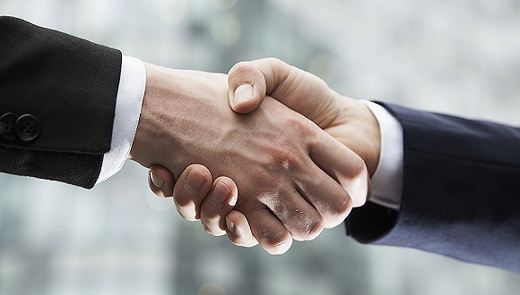 【界面早报】中国与新加坡结束自由贸易协定升级谈判 苹果盘中一度跌破200美元大关