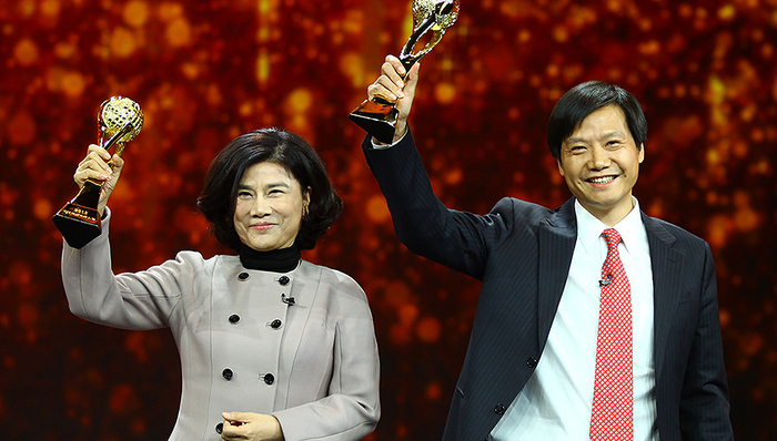 雷军,小米,国际青年公寓,地皮价,地产业务,10亿赌约,董明珠,中原地产,地块,万科