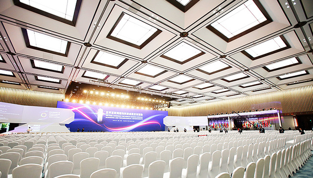 互联网大会,浏览,江南水乡,李文学,采光,浙江传媒学院,大学生志愿者,多媒体设备,罗川,显示效果