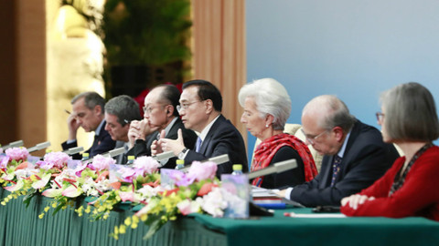 李克强：保持经济政策连续性 不搞“大水漫灌”