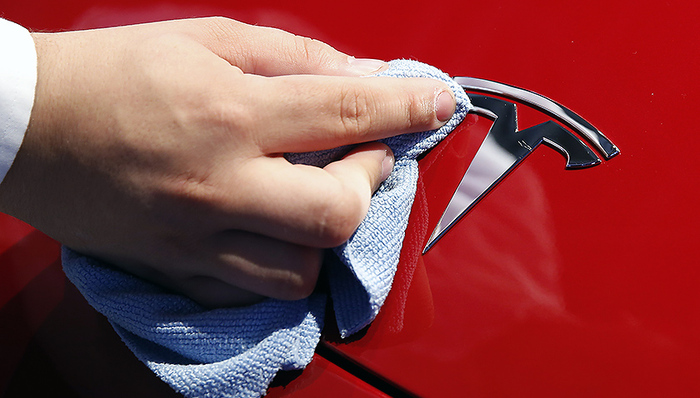 Robyn Denholm替代马斯克出任特斯拉董事长