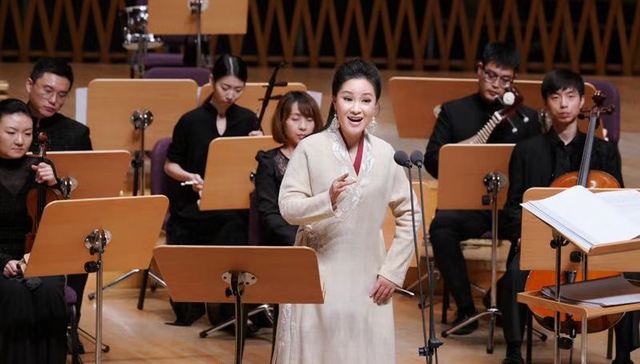 雷佳献唱上海国际艺术节 演绎6个民族15首歌曲