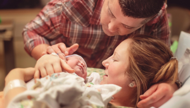 【天下头条】美股再遭重挫油价创34年最长连跌 报告称近半数国家面临“婴儿危机”