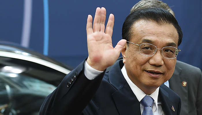 李克强抵达新加坡开始进行正式访问并出席东亚合作领导人系列会议