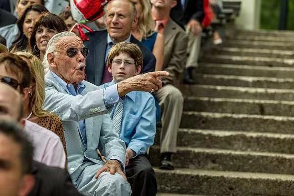 斯坦·李,蜘蛛侠,出租车广告,超胆侠,雷神,绿巨人,英雄人物,神奇四侠,x战警,杰西卡·琼斯