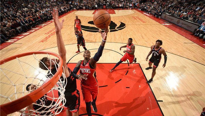 【体育晚报】鹈鹕终结猛龙六连胜 伊布当选美职联最佳新援