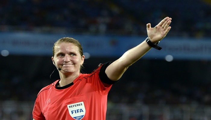 足坛女裁判难获认可 绿茵场性别界限有待打破