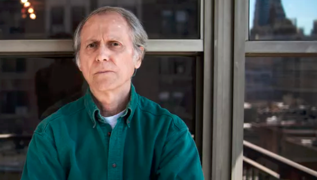 唐·德里罗82岁生快：“特朗普的谬误涌来又消失 国人的记忆只有48小时”