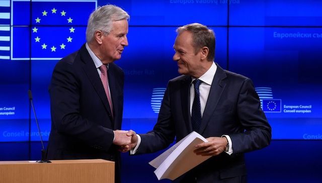 脱欧协议将于25日签署 五名英国高官辞职英镑跳水