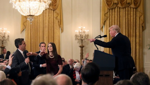 【天下头条】CNN记者告赢白宫拿回记者证 特蕾莎·梅面临不信任投票危机