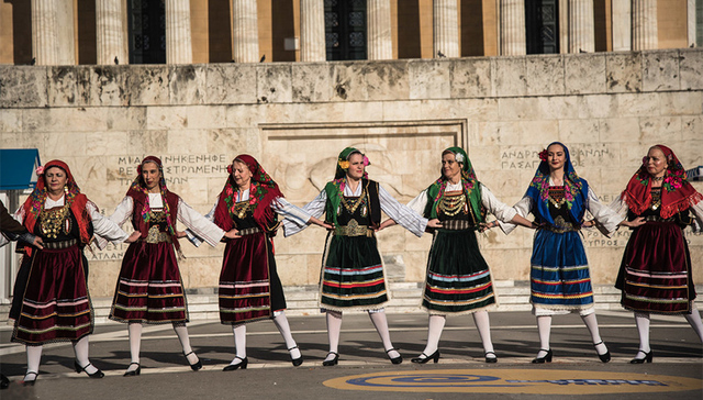 金融危机十周年⑯| 到农村去、到国外去：希腊年轻人的艰难选择