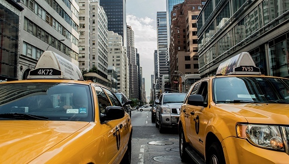 全国首辆自动驾驶出租车来了