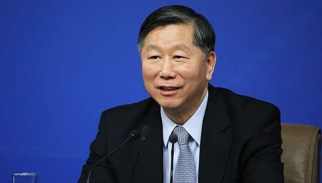 尚福林：强化失信惩戒 让失信者无利可图甚至寸步难行