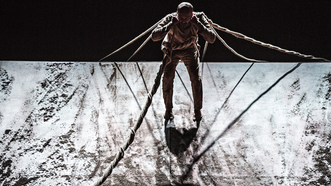 阿库·汉姆挂靴之作《陌生人》：还原尘封已久的悲怆历史