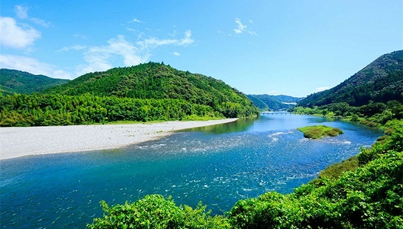 退伍老兵担任珠江街民间河长 每隔一天巡河一次