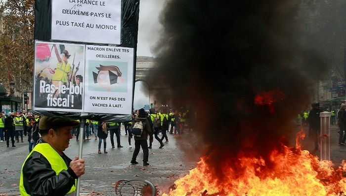 法国,“黄背心”示威