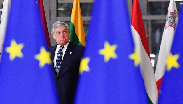 英国脱欧迈出重大一步！欧盟27国一致通过脱欧协议草案