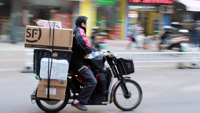 深圳警方提醒：顺丰快递上贴的“小广告”别撕掉