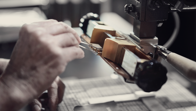 从工厂代工到顶级精品店，这个新加坡文具品牌想让人感受的远不止是皮革和纸张的魅力