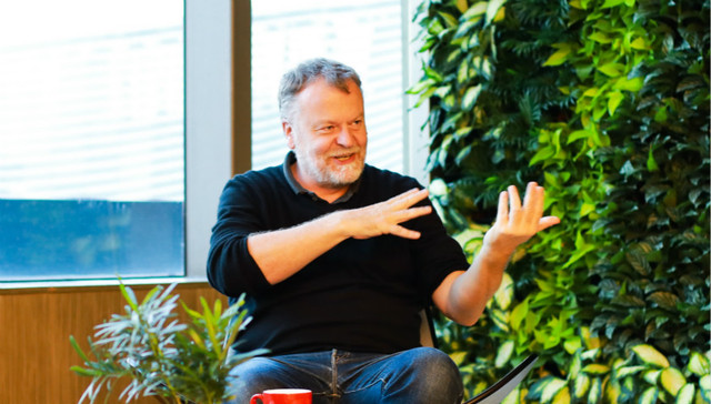 【专访】《伯纳德行动》导演斯戴芬·卢佐维茨基：合拍不要取悦两个市场 要保持独特的单一视角