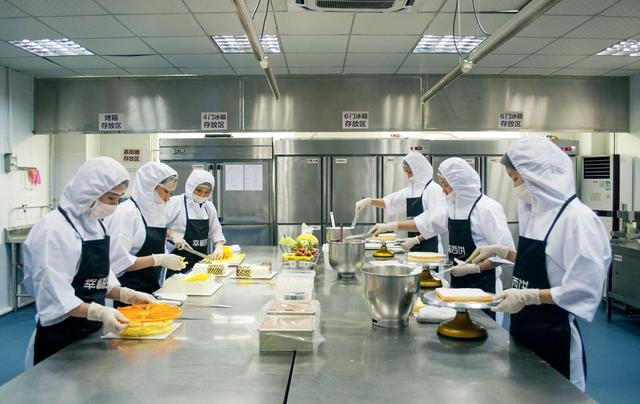 加盟商投诉幸福西饼提供过期材料，官方回应是因纠纷恶意丑化