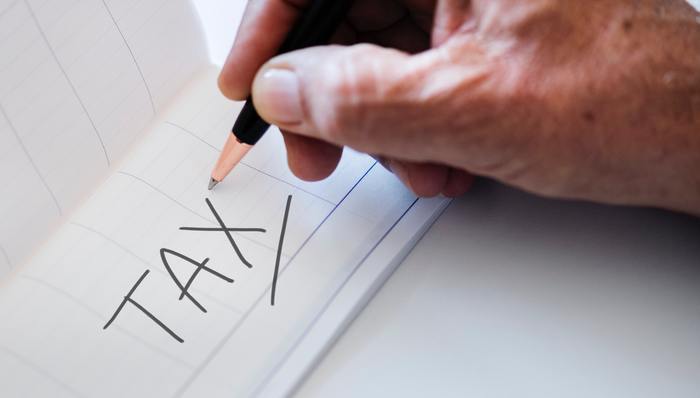 娱乐圈“税务余震”的真真假假：再补总收入的20%？