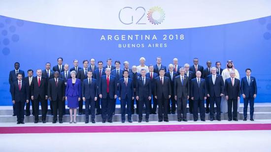 在两天的会议中，习近平主席参加了领导人闭门会议和峰会所有三个阶段议题讨论并发表重要讲话，为峰会成功发挥了重要作用。