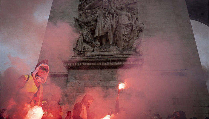 法国总统马克龙,黄背心抗议