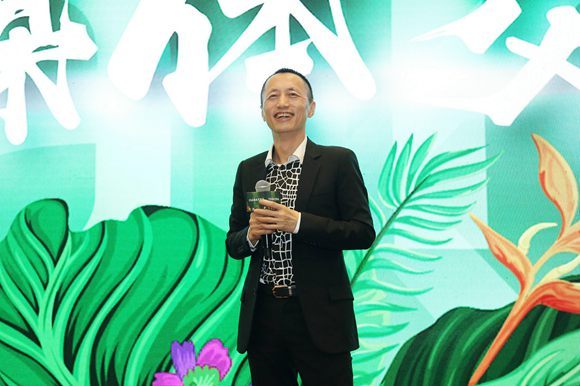 【财经正对面】郁亮：当手中只有半瓶水的时候