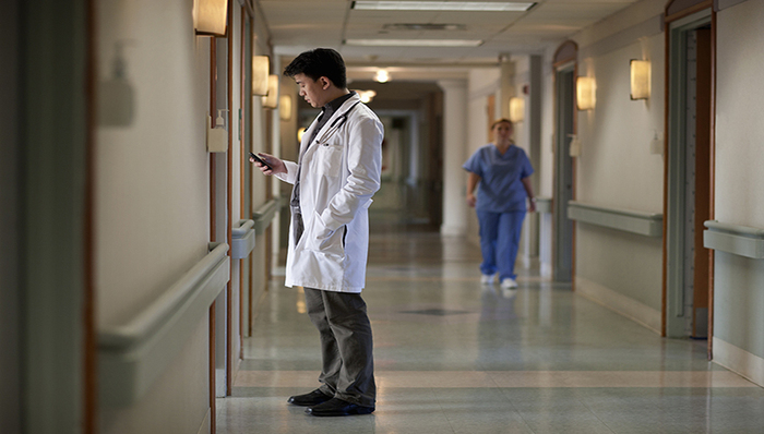 “高不可攀”的美国医学院也有自己的烦恼