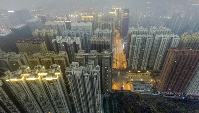 每日经济新闻,居住品质,中国第一神盘,违建,业主,中国经营报,连廊,大盘,开发商,物业管理公司