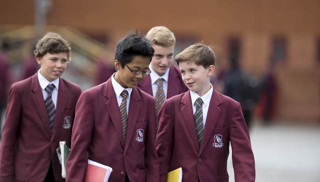 英国教育界不满，政府拨款“偏爱”文法学校