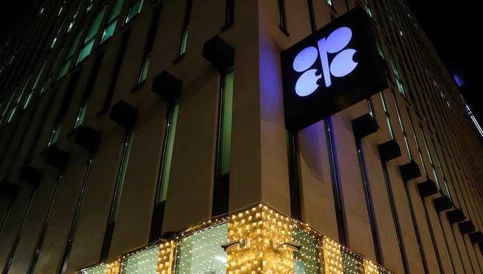 【天下头条】OPEC+建议减产但规模未达协议 工会加入法国抗议示威或升级