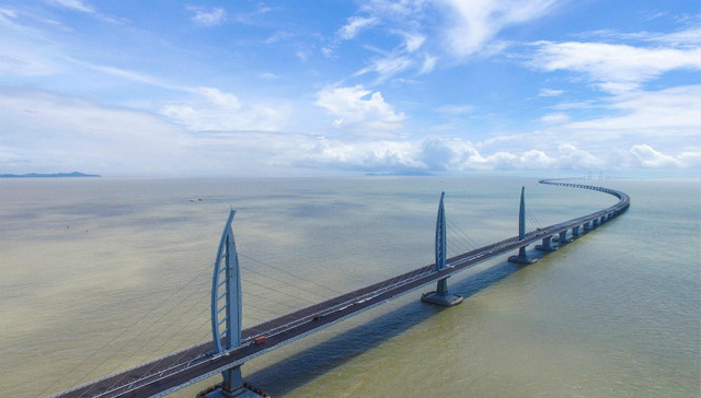 中国增长奇迹：黏合的政治治理和开放型经济的结合