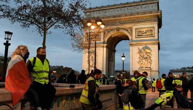 游行前278名“黄马甲”被捕，八千巴黎警察严阵以待