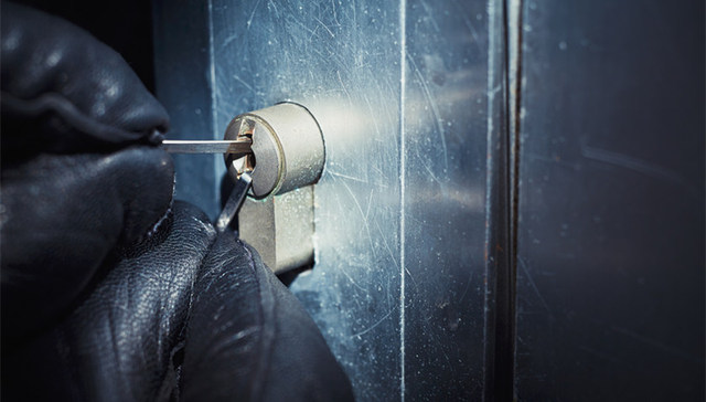 地方新闻精选|农民蒙冤17年获赔160万娶娇妻，4年后花光偷牛被抓