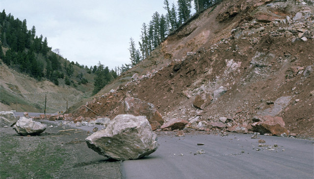 四川泸州叙永分水镇发生山体滑坡，现场有房屋损毁