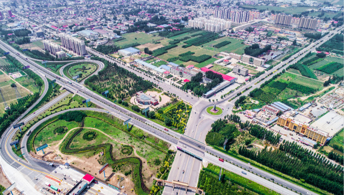 加速京津冀城际铁路建设，重点服务雄安与北京副中心