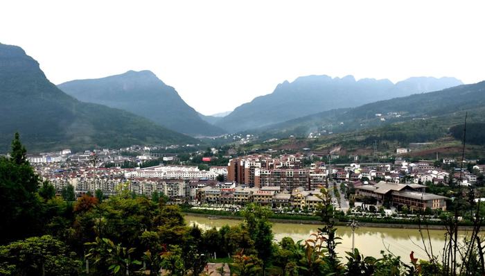 南江县,四川南江,南江黄羊,绿色产业,光明日报,种公羊,易地扶贫,贫困户,专业合作组织,发展理念