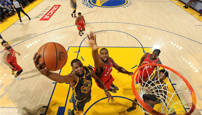 【体育晚报】猛龙客场20分大胜勇士 乒联总决赛名将悉数过关