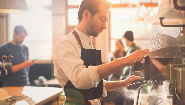 英国工资增速达十年来最高水平，平均周薪4000元人民币