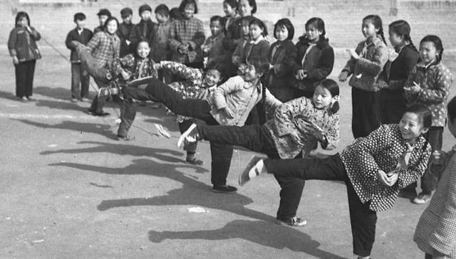 玩具,玩游戏,四驱兄弟,智能手机,火力少年王,欢天喜地七仙女,小游戏,刘怡然,改革开放,四驱车