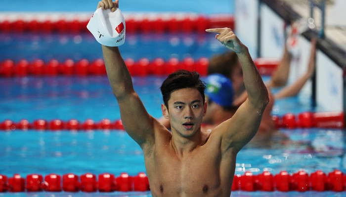 【体育晚报】宁泽涛复出并夺冠 张修维、曾诚落选国足亚洲杯大名单