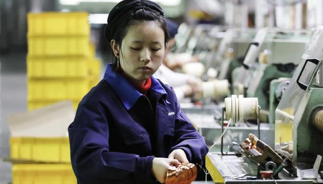 女性外来务工者现状报告：超九成企业提供带薪产假，员工体检覆盖度低