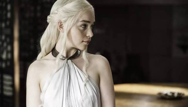 从被抗拒到成流行，“奶奶灰”有段怎样的上位史？