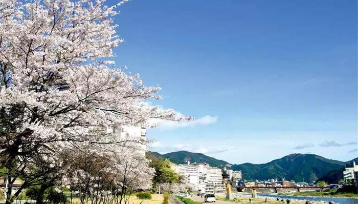 差不多又到泡温泉的日子了