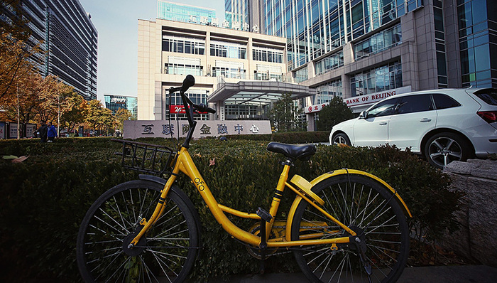 弃子戴威：100亿的青春和1000万追债人