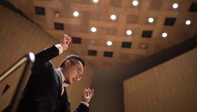 炒马兰头,荒诞感,人物命运,合唱团,白马村游记,音乐厅,演出,杭帮菜,张士超,柏林爱乐乐团