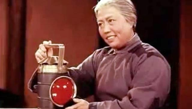 “红灯记李奶奶”扮演者高玉倩逝世，享年92岁